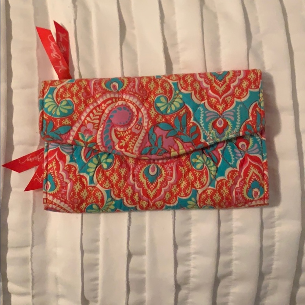 Vera Bradley crossbody bag with a detachable strap